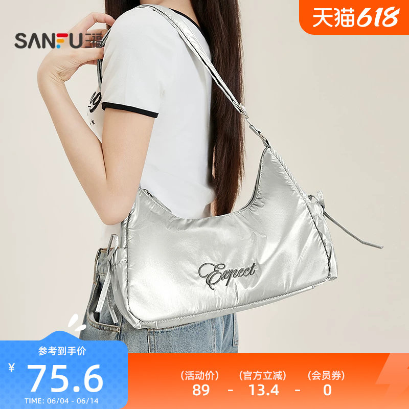 三福挎包春季少女运动风甜酷侧边抽绳枕头包布软包女包522634