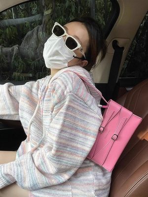 彩虹条纹连帽针织毛衣开衫外套女