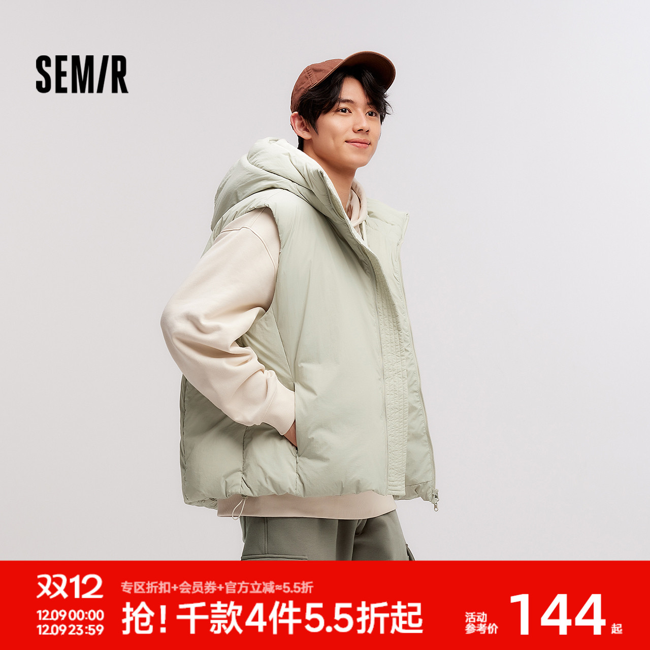 森马简约纯色宽松连帽羽绒马甲男