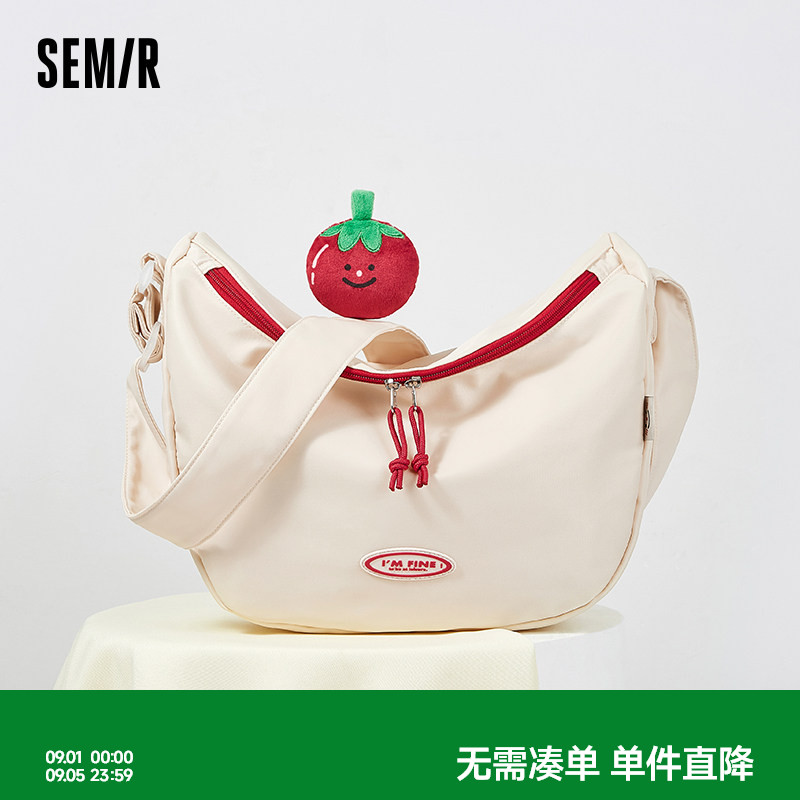 森马休闲时尚轻便斜挎包图片
