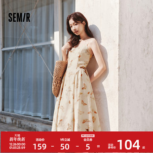 森马连衣裙女显瘦甜美度假风2025夏季 森系满印吊带裙浪漫文艺 新款