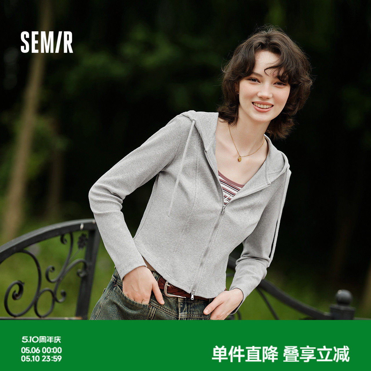 森马外套女短款分割纯色显瘦小个子衣服秋季正肩紧身连帽夹克百搭