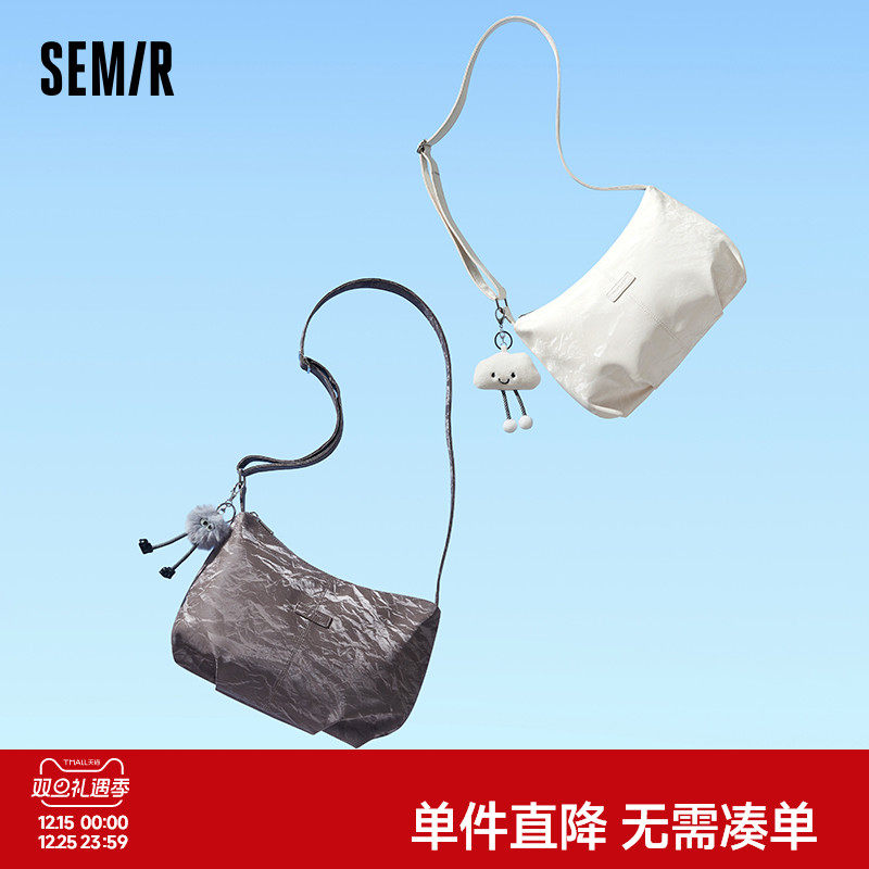 森马包包斜挎包2024新款仿丝绒大容量单肩包设计感褶皱饺子包流行