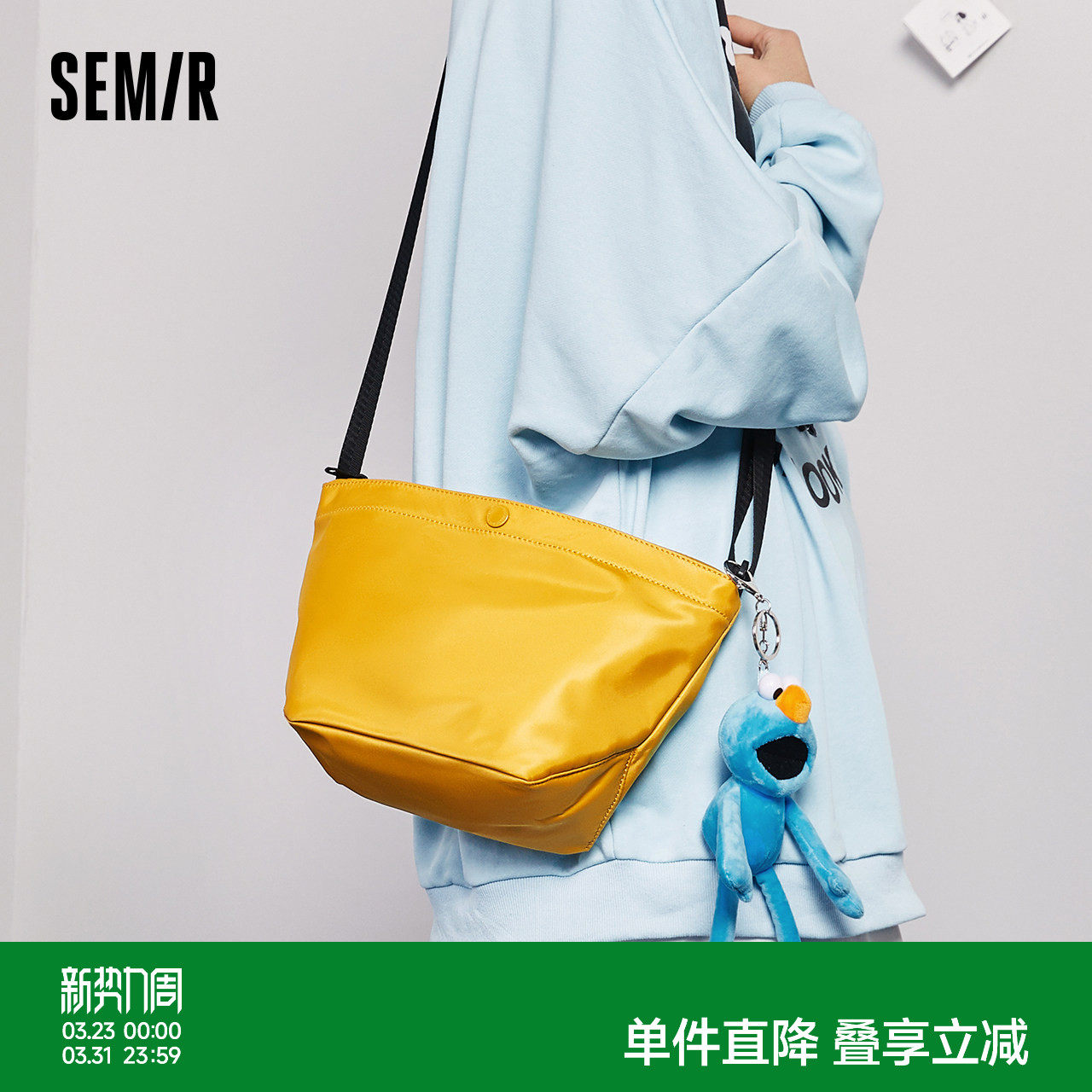 森马斜挎包女通勤单肩包新款小包运动包包帆布包尼龙包休闲饺子包