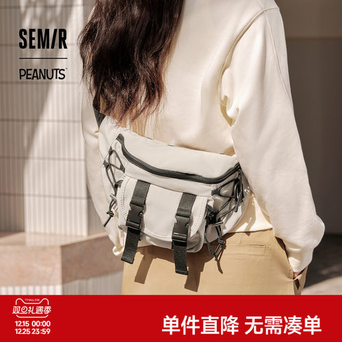 森马胸包男款史努比系列2024新款腰包工装斜挎包背包拼接黑白便携