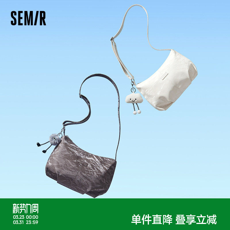 森马包包斜挎包2024新款仿丝绒大容量单肩包设计感褶皱饺子包流行