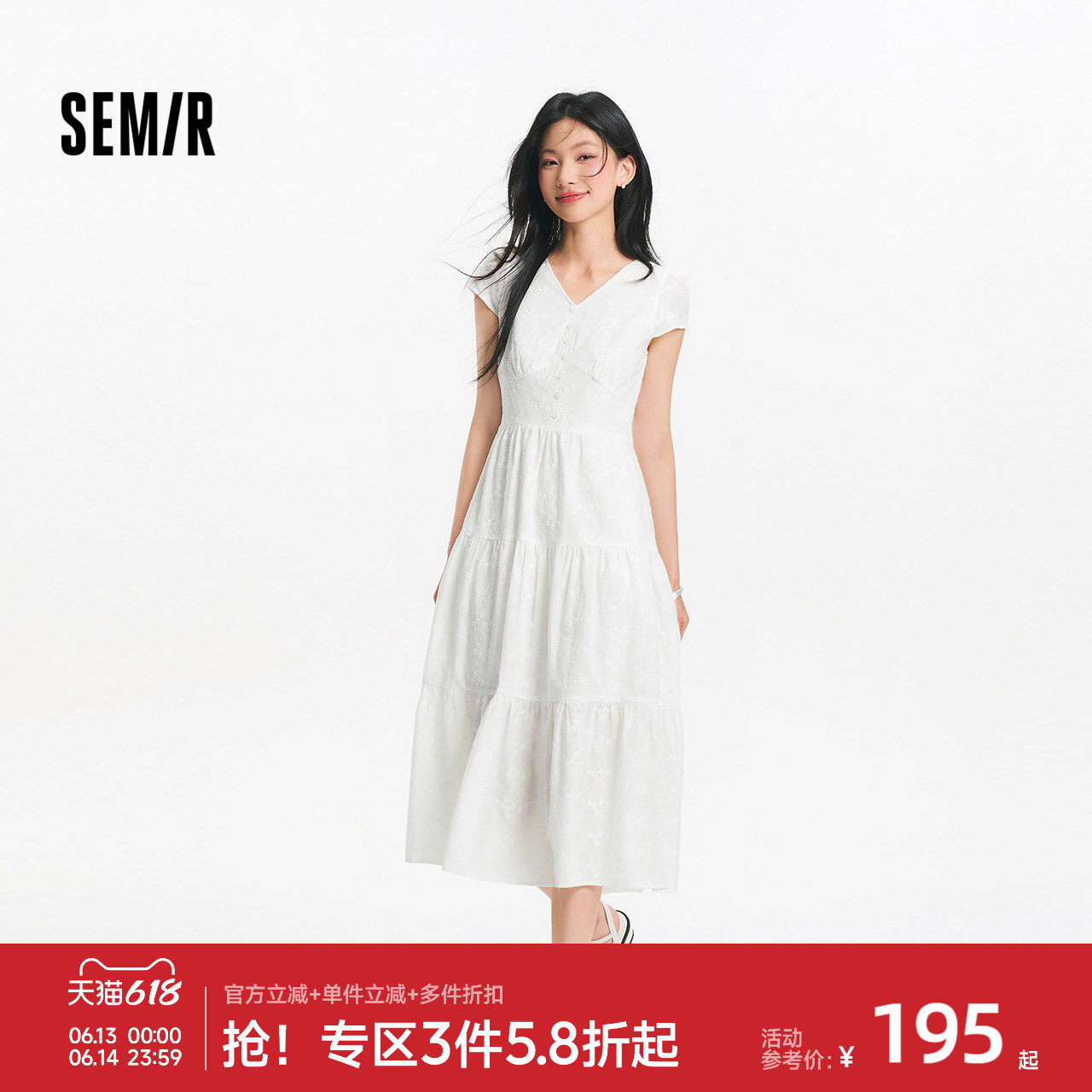 森马重工绣花V领白色连衣裙女