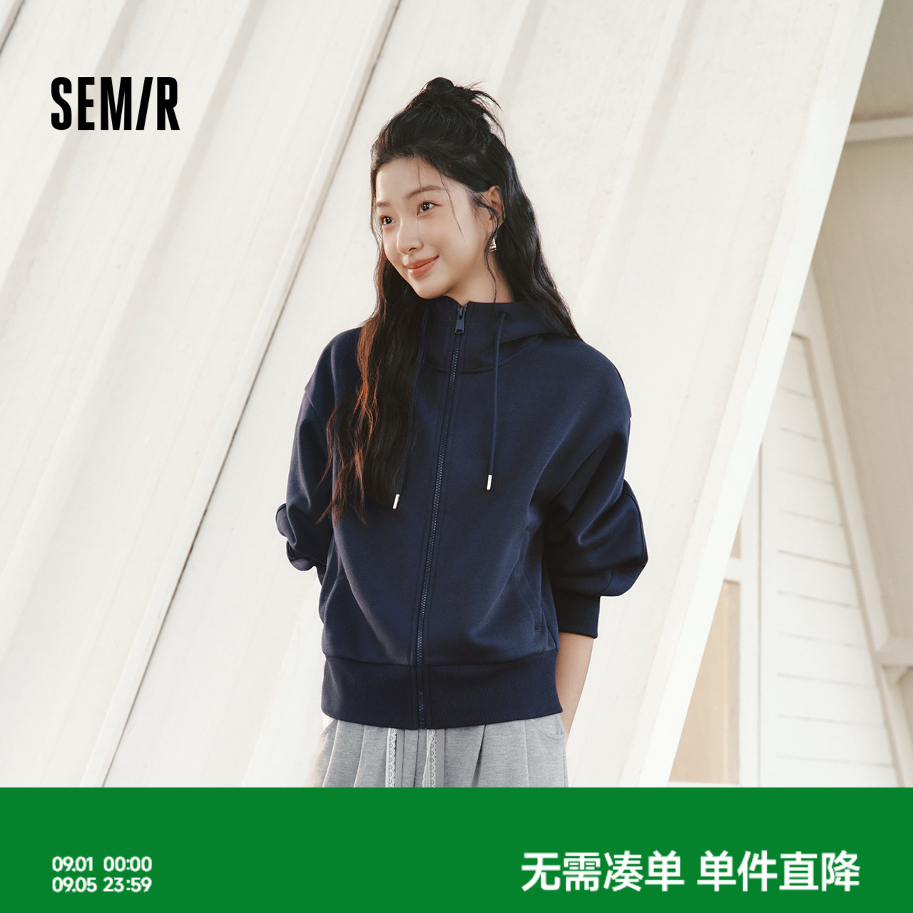 森马时尚弯刀袖灯笼袖连帽外套女图片