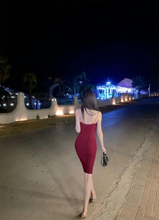 带胸垫吊带紧身一步修身 定制金色锁扣 显白连衣裙 方圆同款 3.19