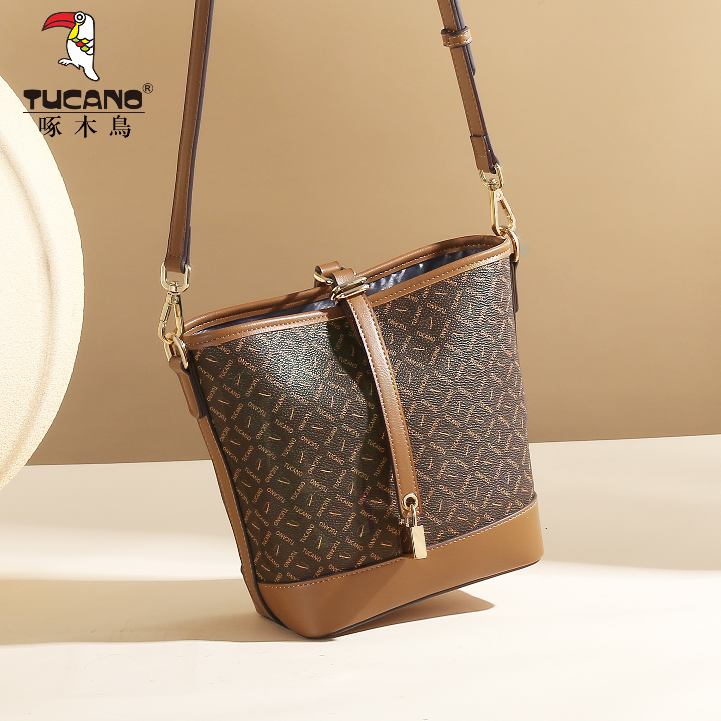啄木鸟女包2025新款高级质感腋下包时尚中年老花水桶包斜挎单肩包