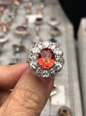 戒指豪华钻艳色推荐融禧珠宝新款