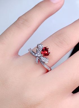 925银白金色萌妹子风石榴石戒指