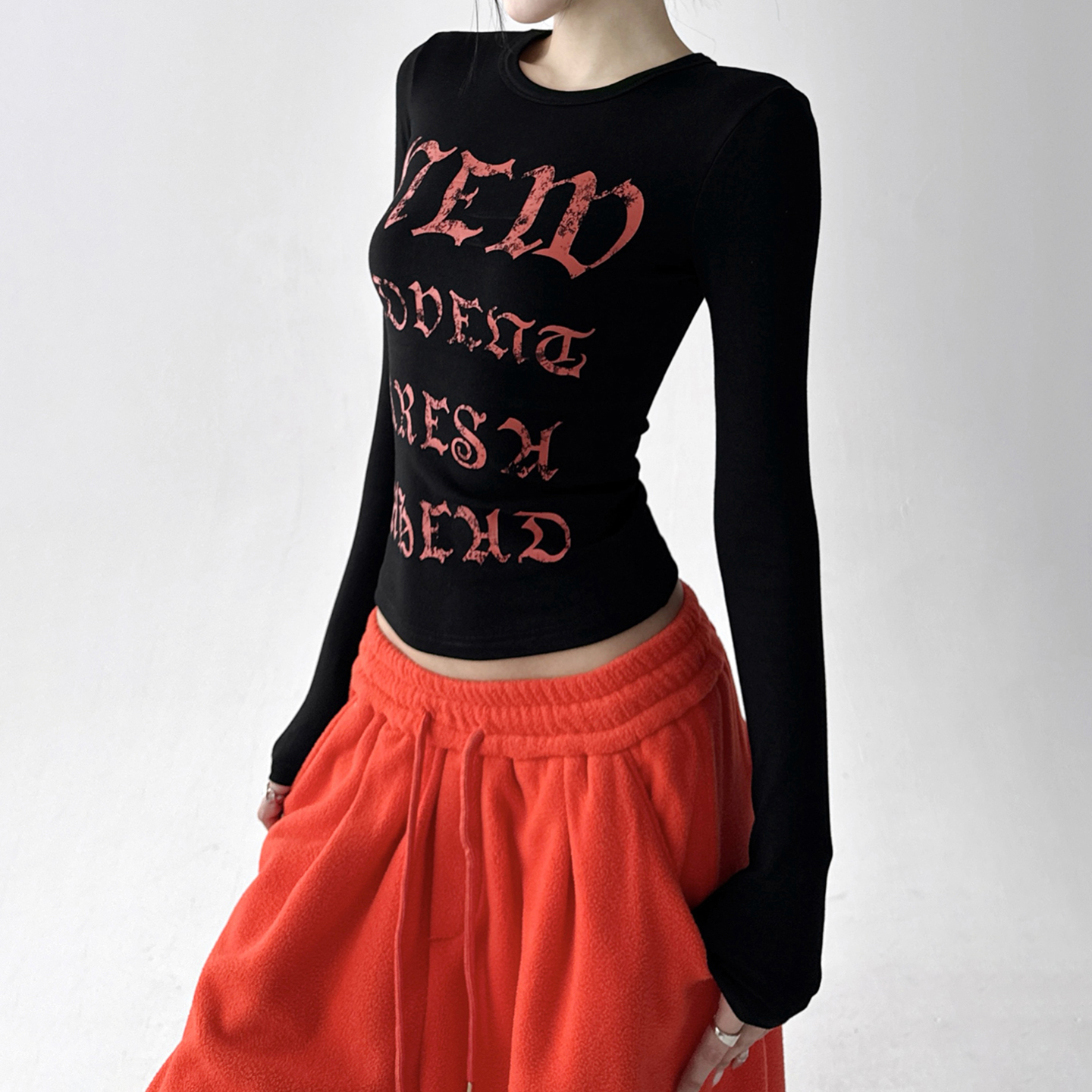 2025秋冬新款设计感打底衫上衣辣妹黑色字母印花长袖针织衫女