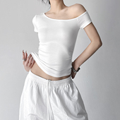 T恤女2026夏季 新款 修身 白色斜肩短袖 显瘦体恤酷辣妹学院短款 上衣