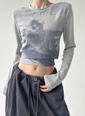 美式灰色人物印花长袖t恤女秋季2025新款复古百搭修身短款上衣潮