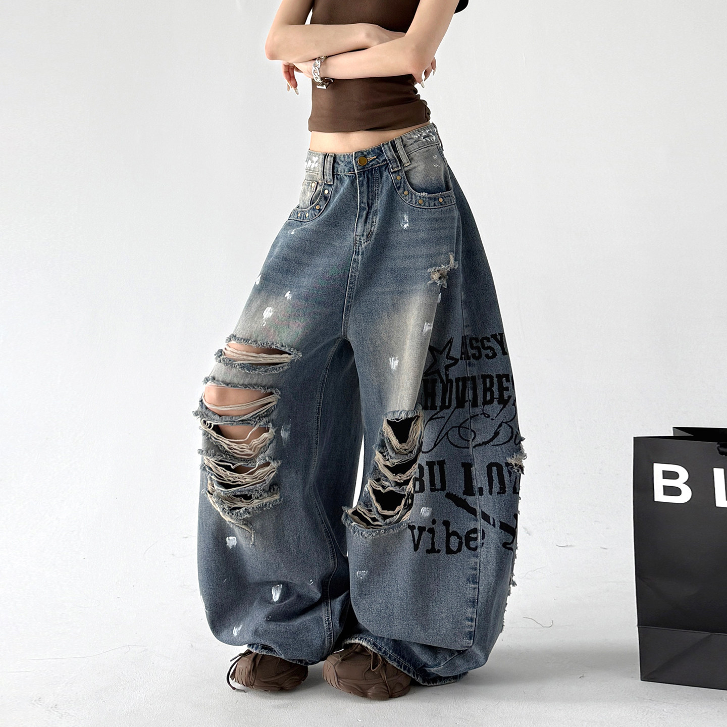 蓝色破洞牛仔裤女2026春装新款个性字母印花设计感拖地长休闲裤