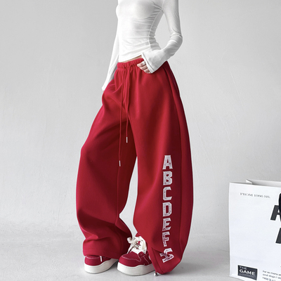 今年流行红色嘻哈印花阔腿裤裤子女款2025冬季新款加绒运动卫裤