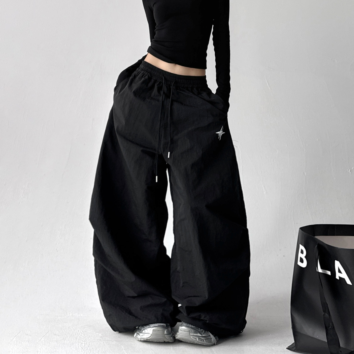 2025美式宽松黑色裤子女冬季加绒松紧腰休闲阔腿工装伞兵裤