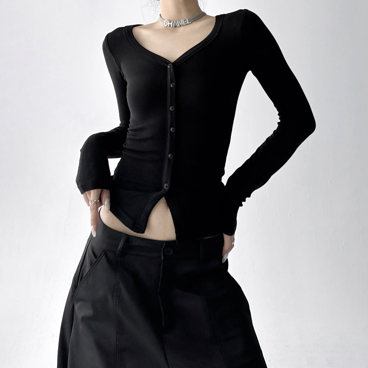 纯欲收腰显瘦纽扣V领长袖简约打底衫外穿T恤女修身内搭外穿上衣