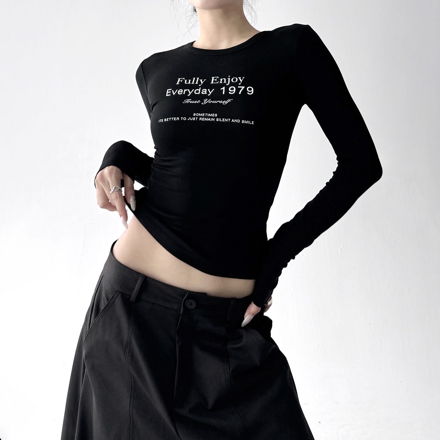 气质字母长袖小圆领T恤打底衫上衣内搭外穿秋季新款女装