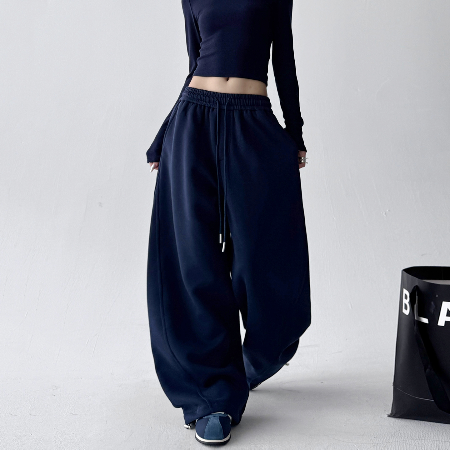 藏青色运动裤女2025秋冬装新款宽松美式卫裤阔腿显瘦弯刀阔腿裤