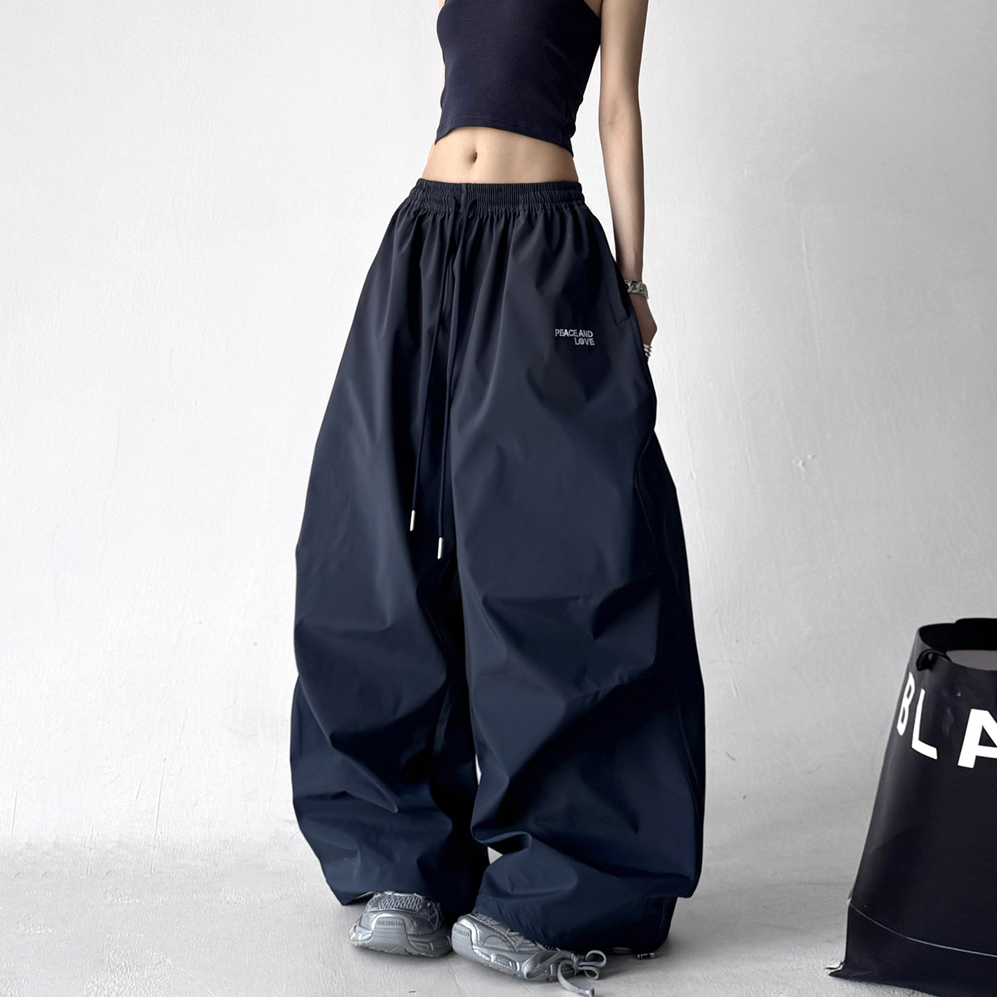 工装风抽绳阔腿裤女2026春秋装新款宽松显瘦休闲长裤藏青色松紧腰,女装/女士精品,休闲裤,淘宝优惠券,粉丝福利购,淘宝优惠卷