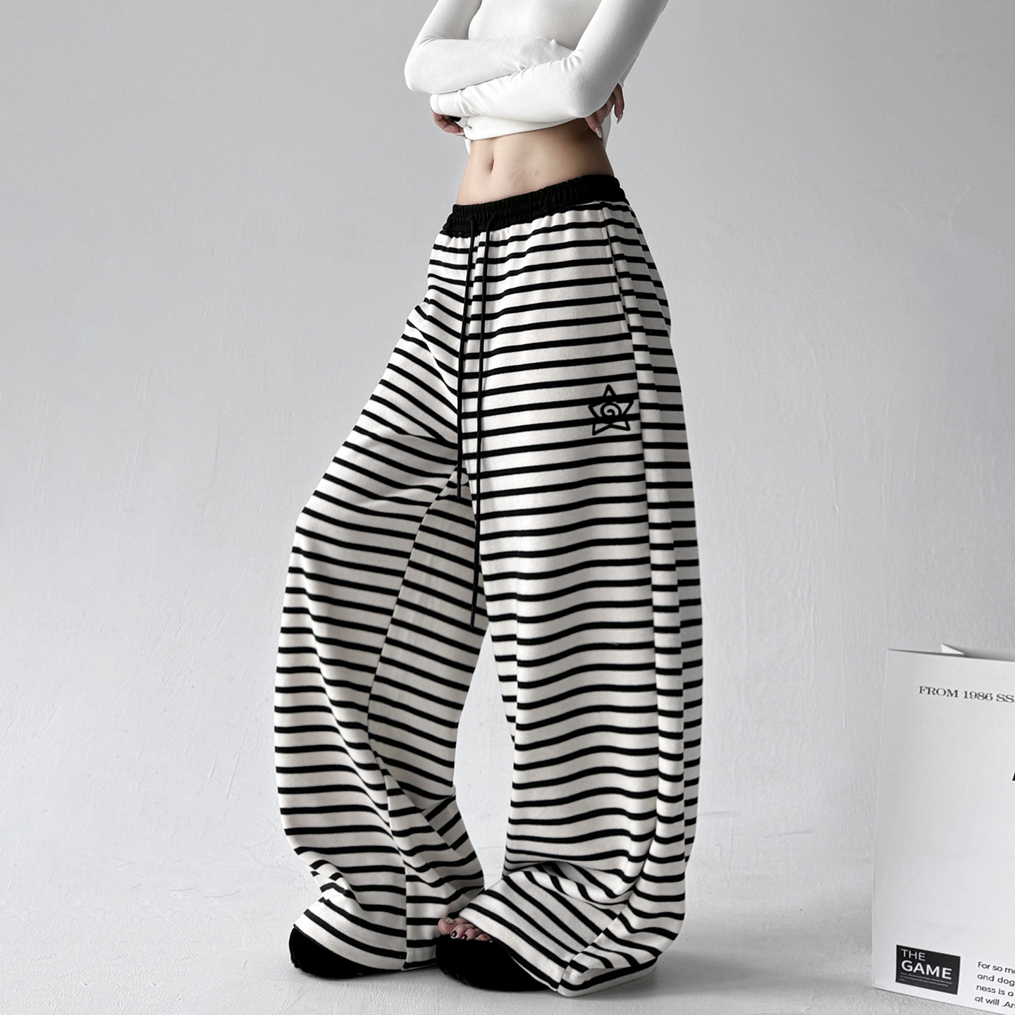 今年流行2025秋季新款阔腿裤女条纹慵懒宽松休闲裤直筒垂感运动裤
