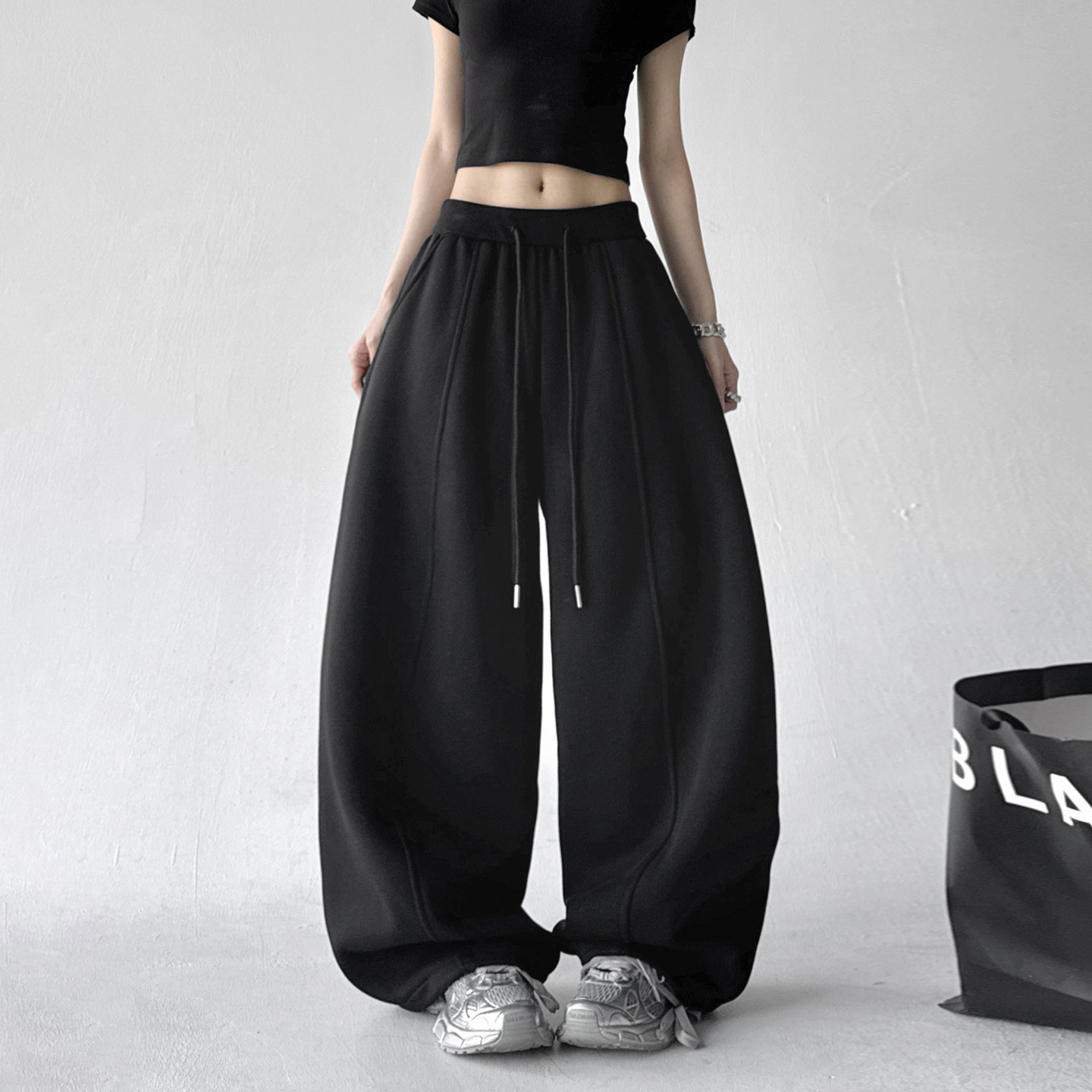 黑色抽绳弯刀裤女2026超火春装新款宽松显瘦阔腿裤高级感百搭裤,女装/女士精品,卫裤,淘宝优惠券,粉丝福利购,淘宝优惠卷