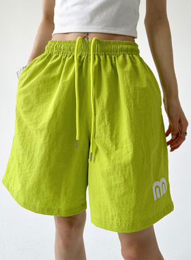 今年流行的短裤女2025年夏季新款松紧高腰情侣装运动舒适休闲中裤