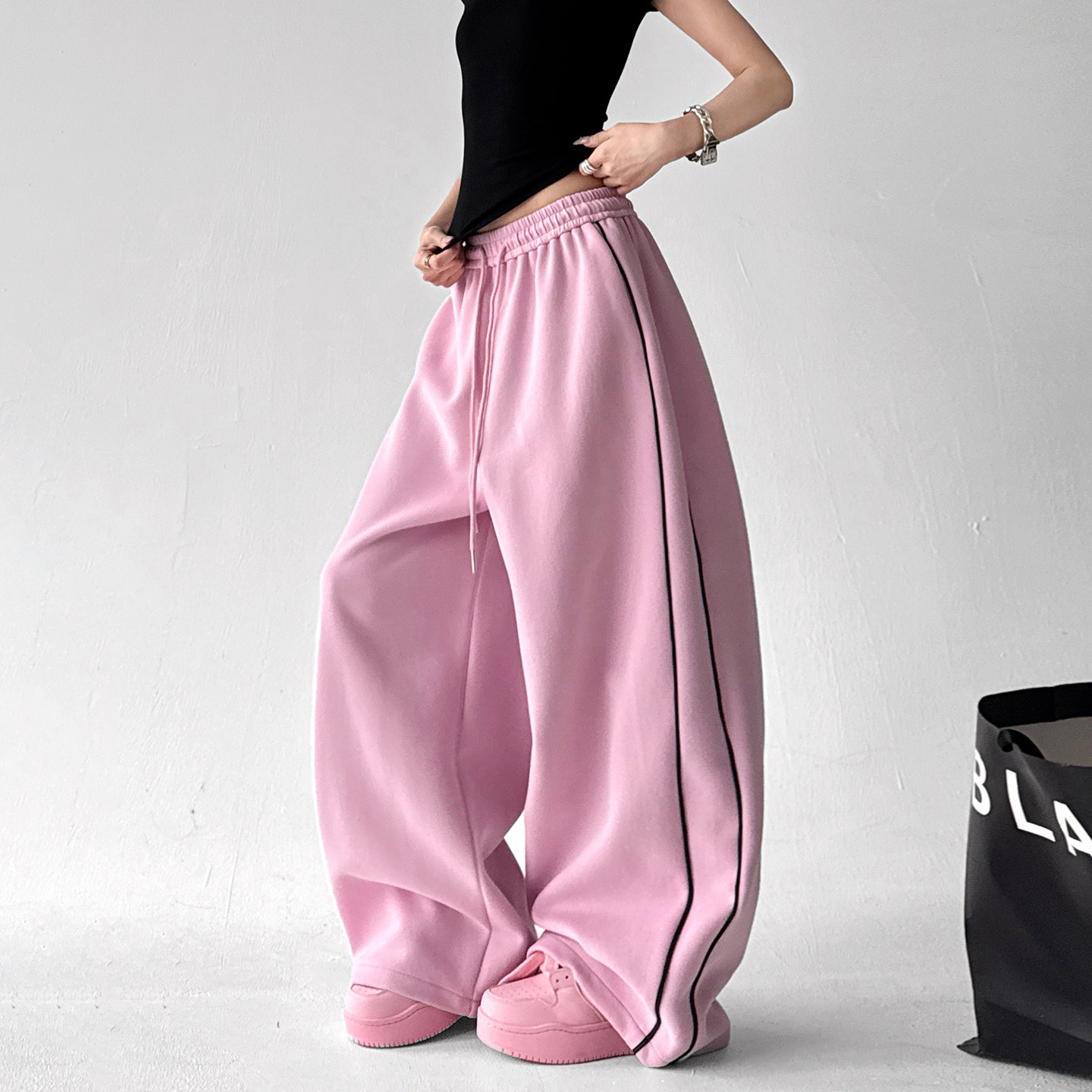 韩系穿搭粉色宽松慵懒风阔腿裤女2026春装新款休闲裤直筒运动裤子,女装/女士精品,休闲裤,淘宝优惠券,粉丝福利购,淘宝优惠卷