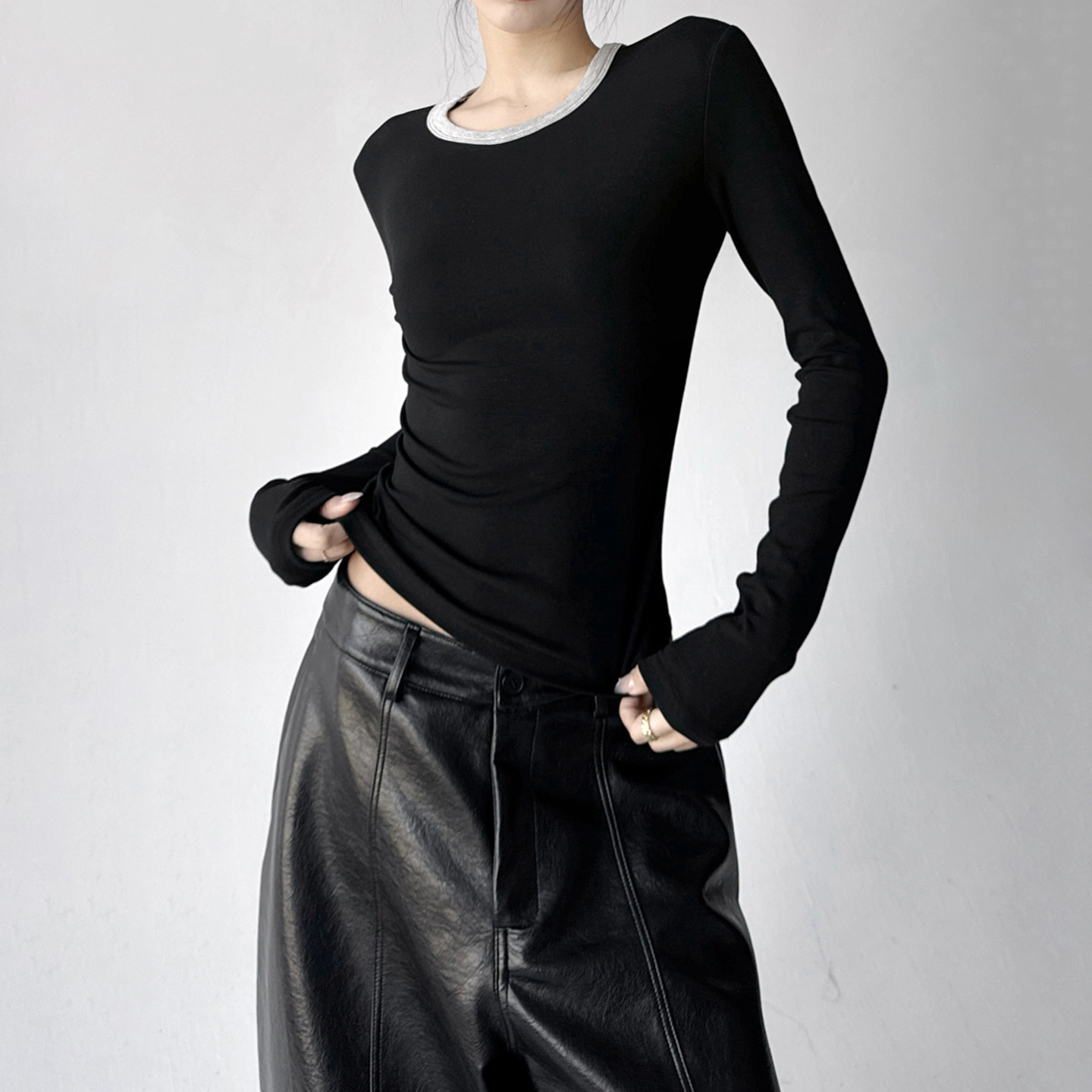 黑色复古众长袖T恤女2025冬装新款打底衫内搭修身显瘦设计感上衣