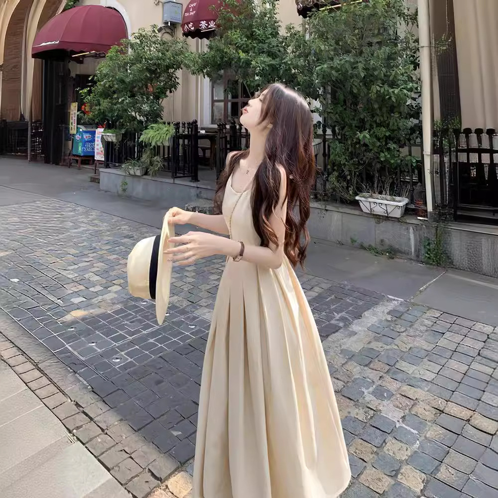 吊带背带连衣裙女夏季高级感无袖设计感小众百褶收腰茶歇法式