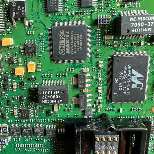 可维修EPM240T100I5N刻白字，有兴趣来议价
