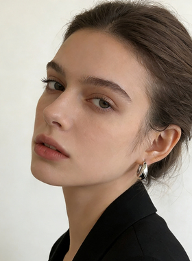 水滴金属耳环女轻奢高级感耳扣小众设计简约耳钉新款爆款独特耳饰