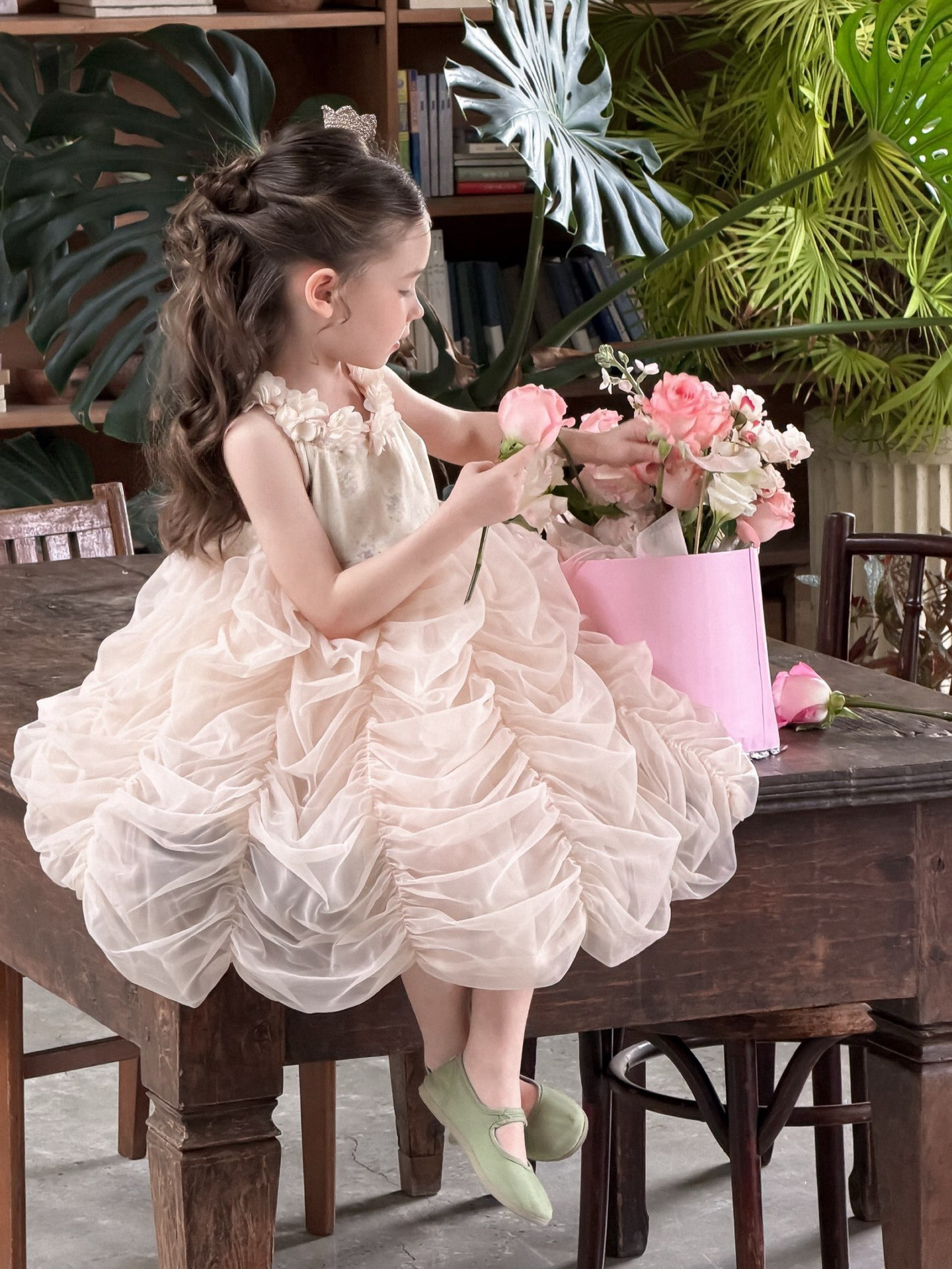 女童连衣裙夏装2026夏季儿童韩版重工褶皱网纱蛋糕蓬蓬公主裙纱裙