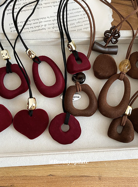 秋冬复古植绒树脂吊坠项链简约日