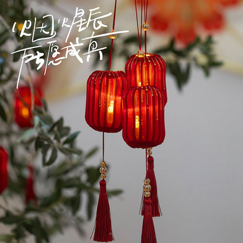小红灯笼挂饰树上发光挂