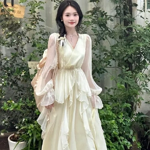 2024年秋季新款杏色法式年春夏初恋仙女温柔领显瘦裙子坠感连衣裙