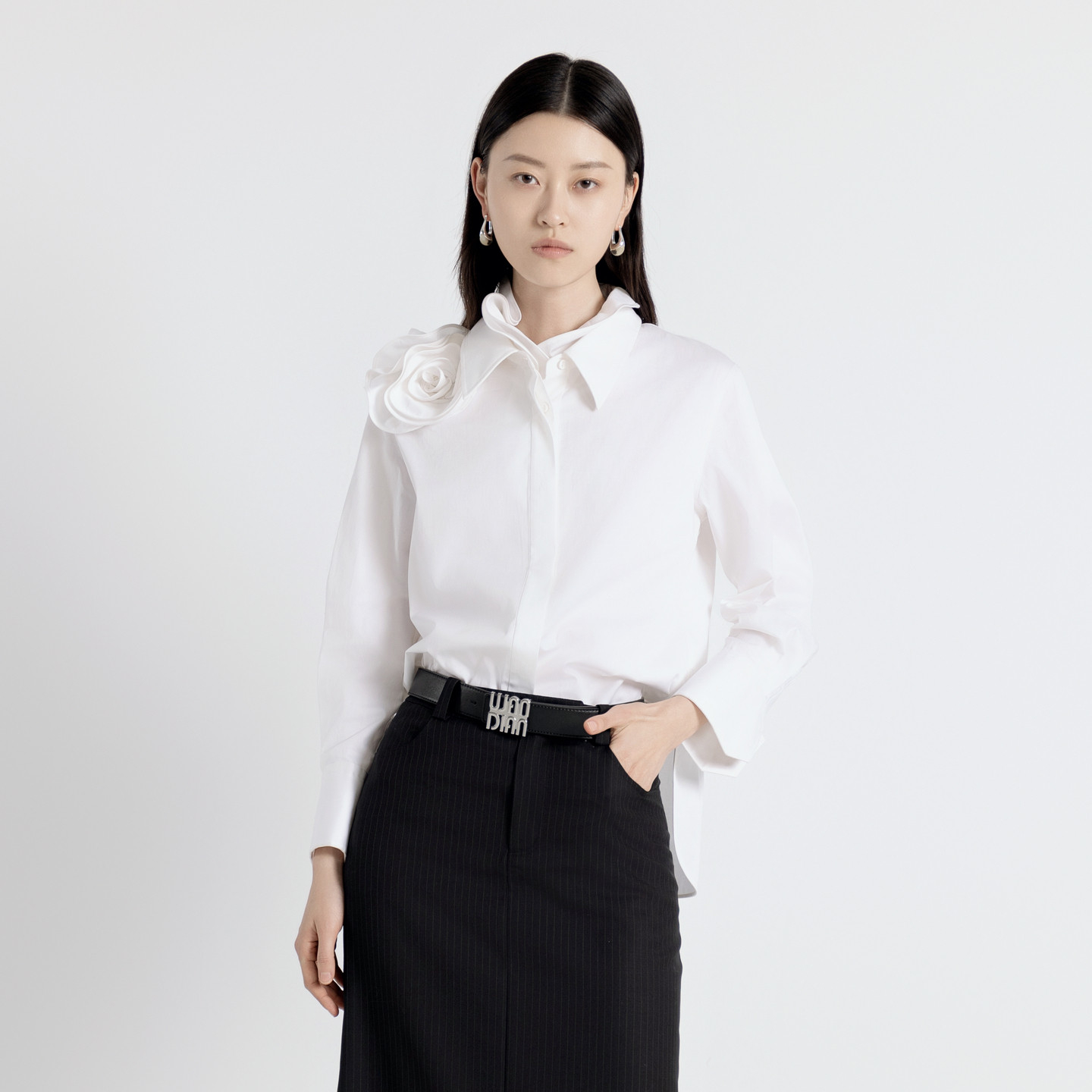 【昕怡粉丝专享】婉甸秋季经典白立体立领绣花长袖衬衫上衣
