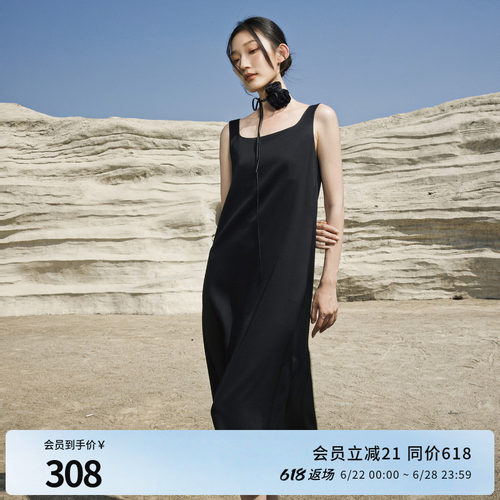 黑色无袖连衣裙