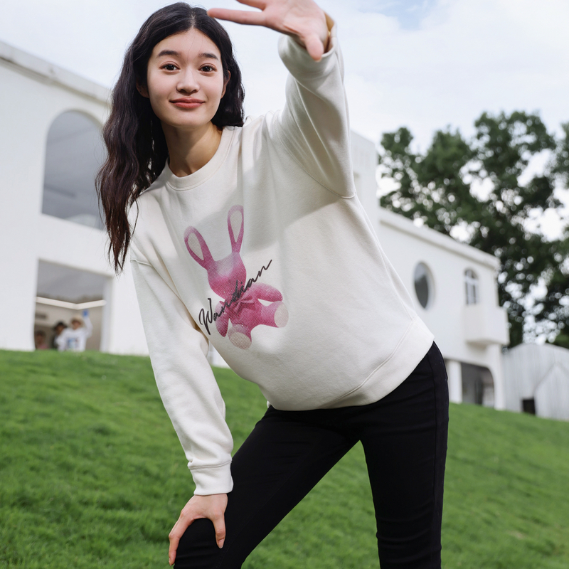 婉甸冬季新品米白圆领印花长袖卫衣1234Y05DS4