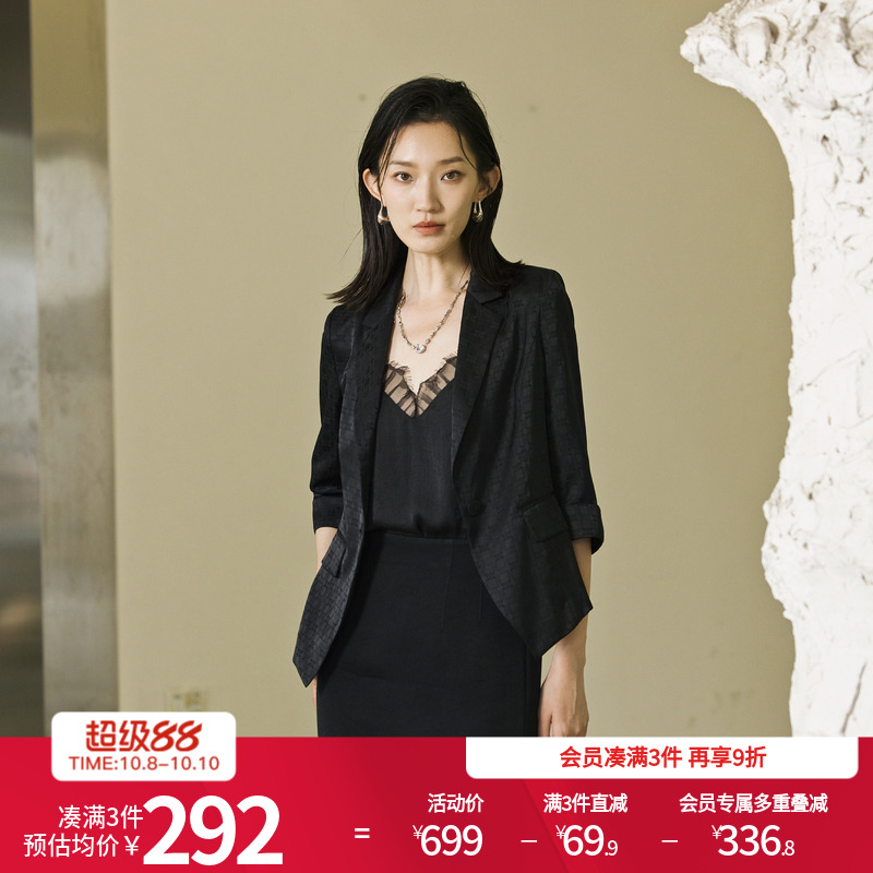 黑色短款西装