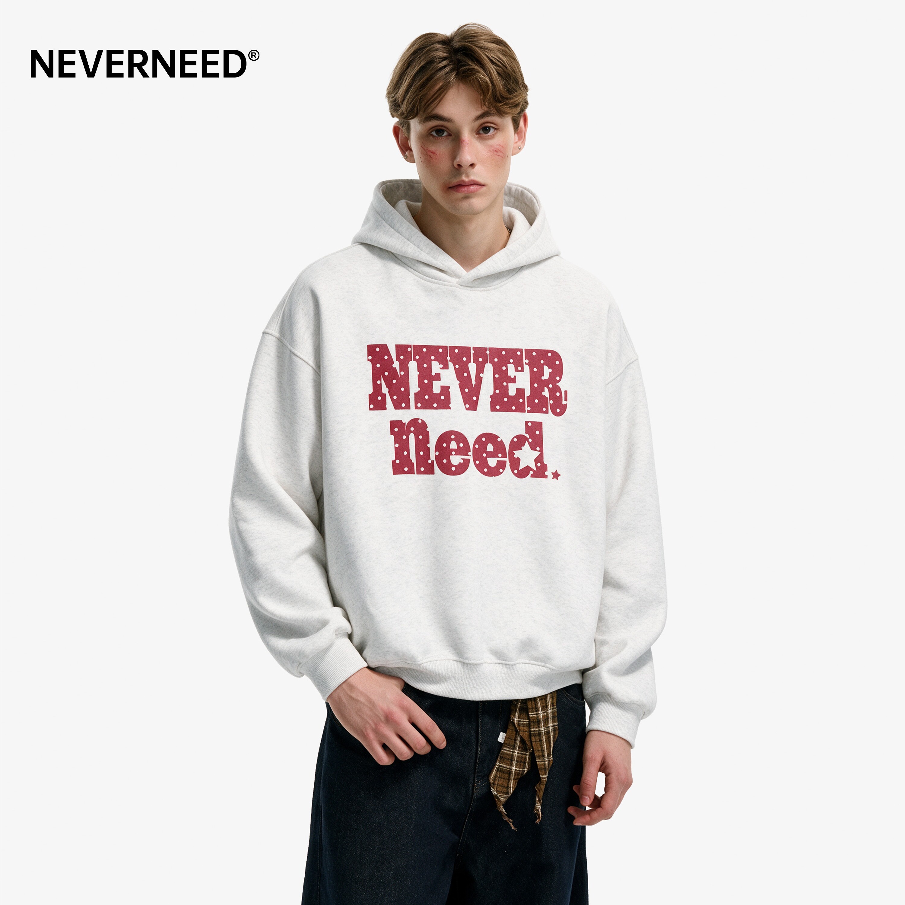 NEVERNEED波点字母印花连帽卫衣图片