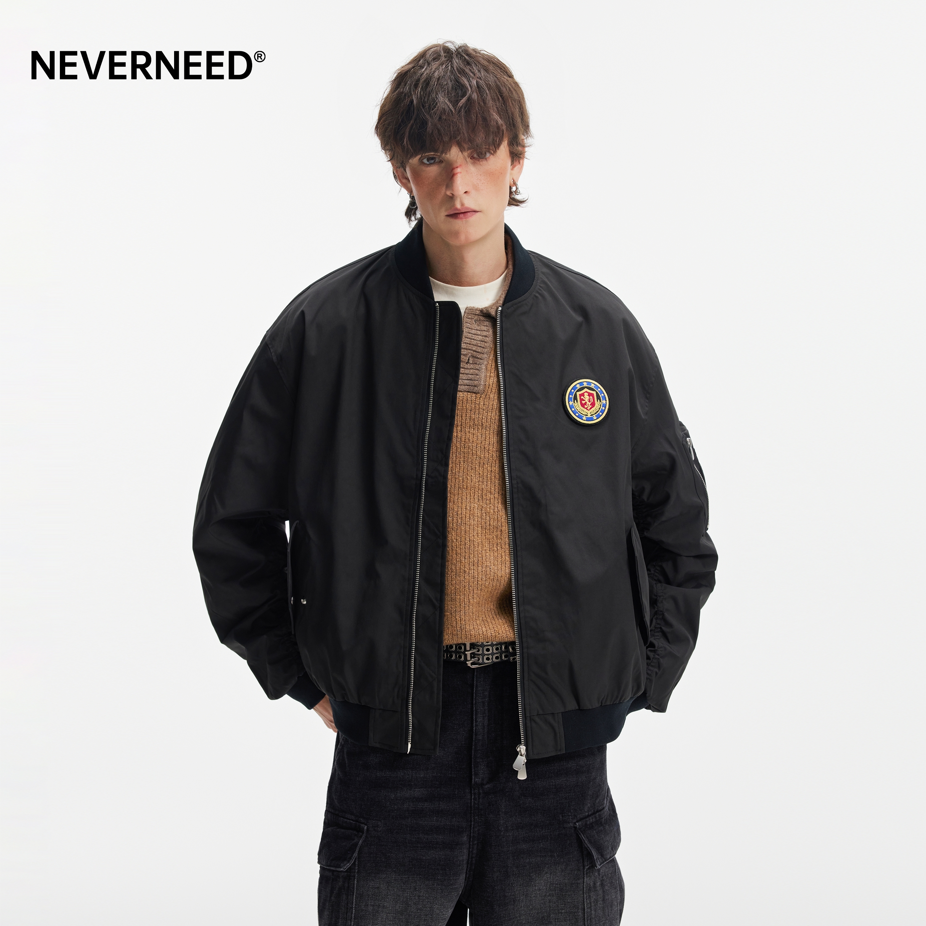 NEVERNEED徽章棒球领夹克男