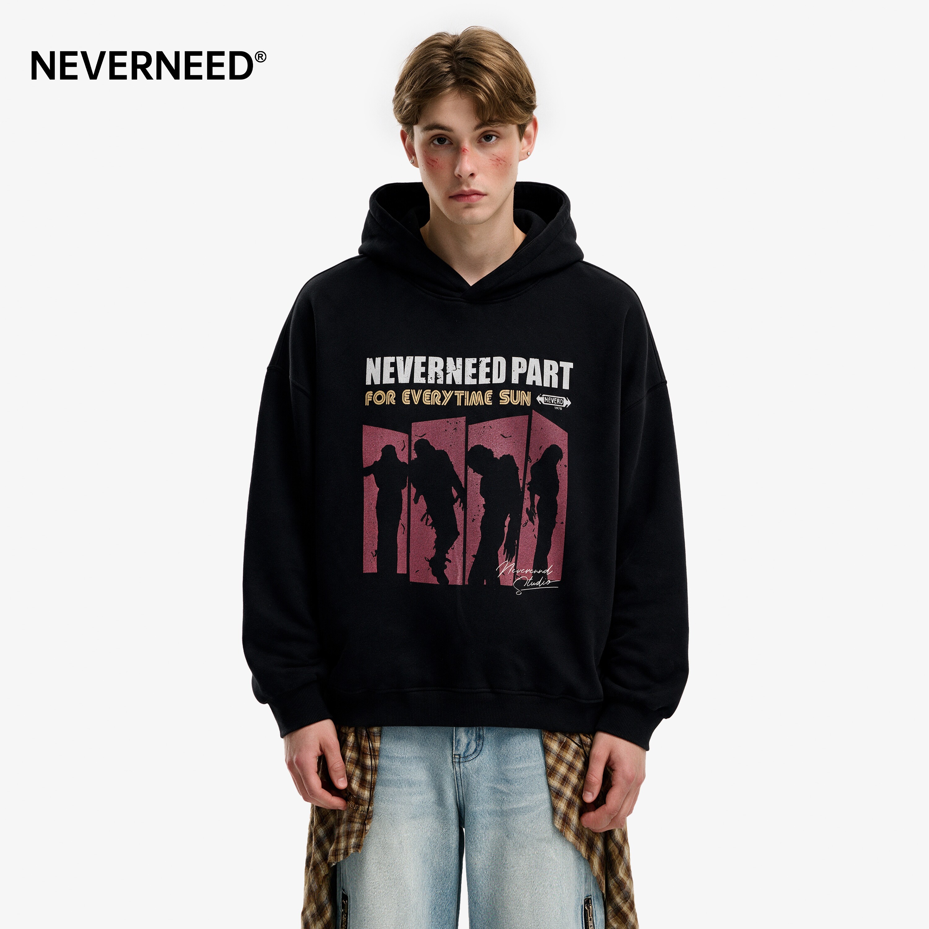NEVERNEED人像印花连帽卫衣男女图片