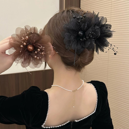 牡丹羽毛抓夹女高级感后脑勺显发量2026新款鲨鱼夹发夹女头花头饰