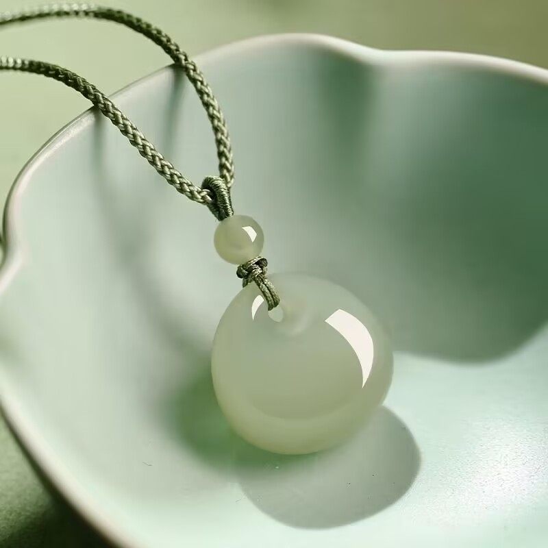 和田色玉福袋吊坠女款玉石护身符挂件玉坠招财本命年礼物送女友