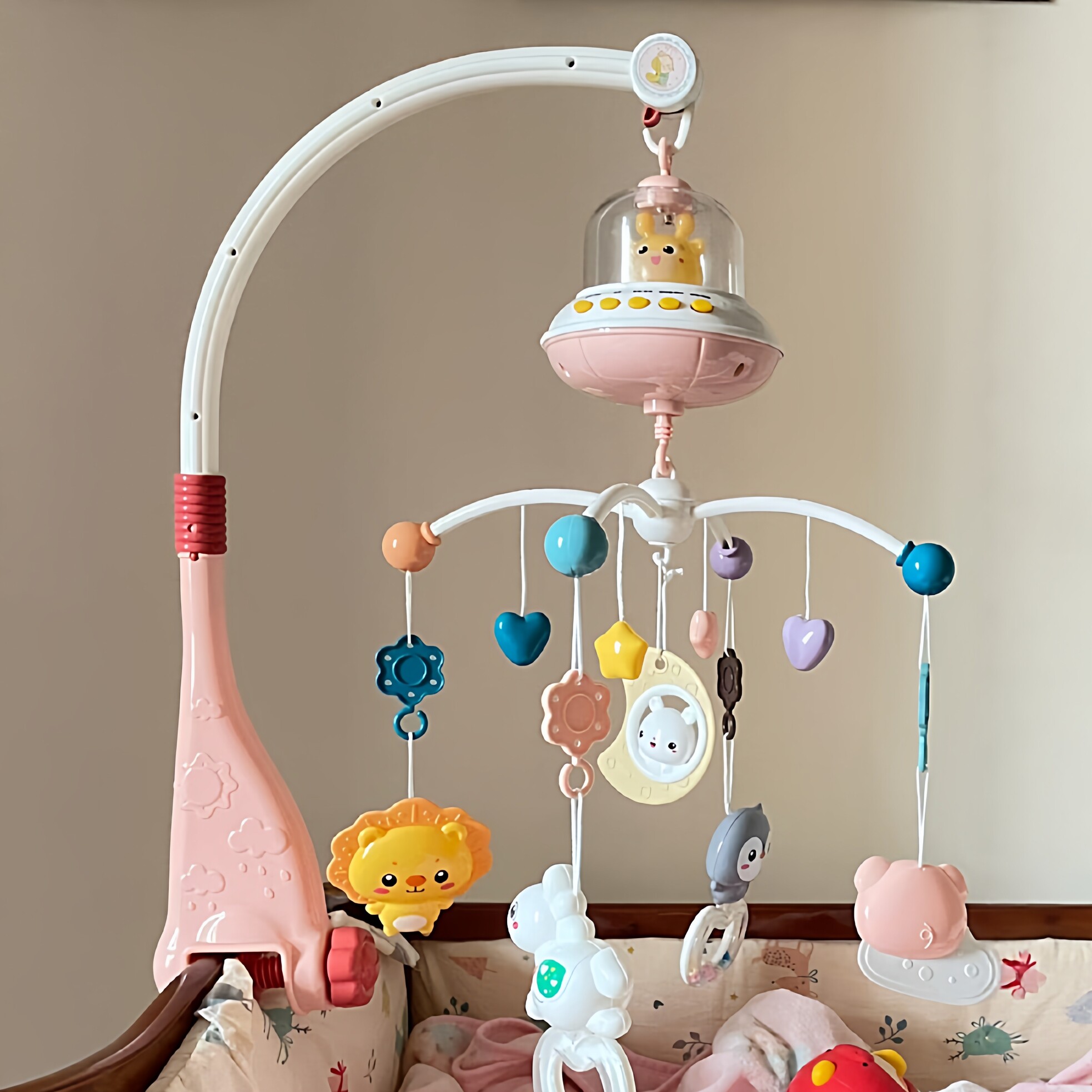 尿布台悬挂玩具床铃新生婴儿床挂摇铃可旋转防斜视悬挂音乐盒安抚
