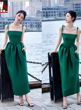 周雨彤同款吊带长裙祖母绿色2021新款夏季女装露肩晚礼服高端醋酸