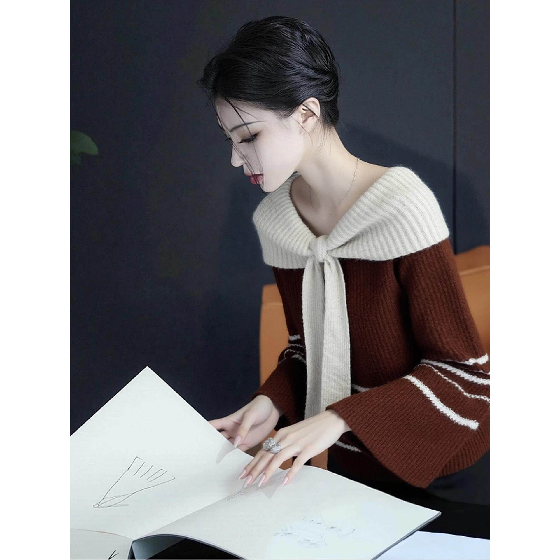 慵懒风咖啡色围巾领毛衣